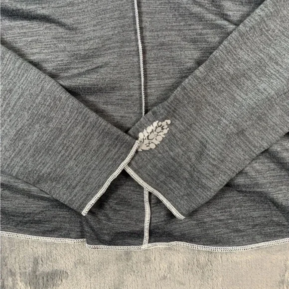 Free People FP Movement Right On Run Long Sleeve Shirt Black & Blue XSmall XS - Picture 10 of 15